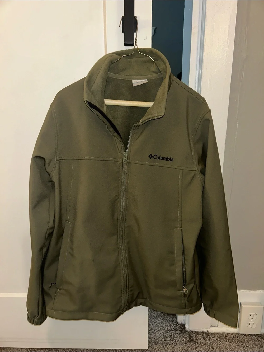 Men’s Columbia Zip Up Jacket- Medium